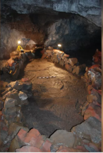 A photo of the boat-shaped area inside Surtshellir.